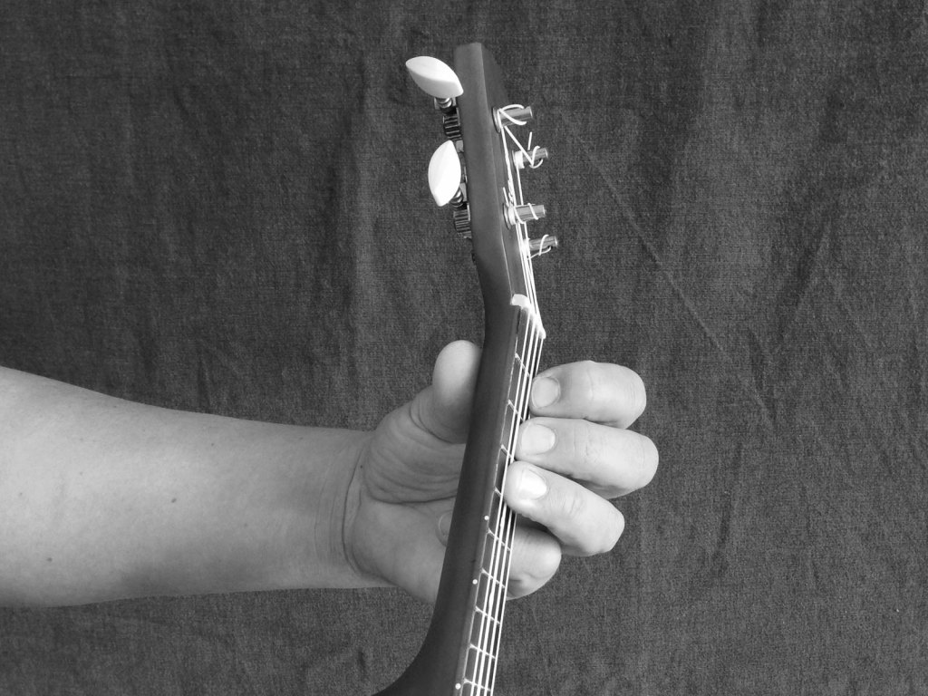 Hold_Ukulele_Left_Hand_3